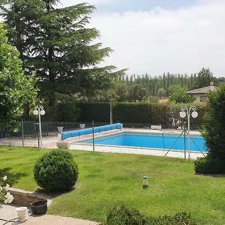 Chalet En Urbanizacion La Rad