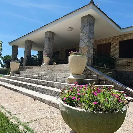 Chalet En Urbanizacion La Rad