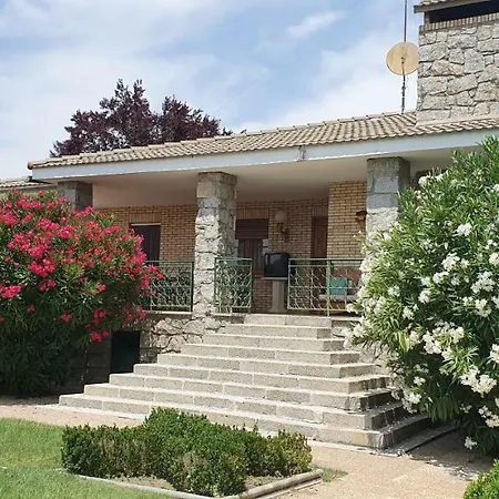 Chalet En Urbanizacion La Rad