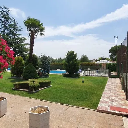 Chalet En Urbanizacion La Rad Appartement *